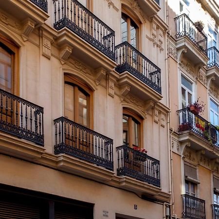 Luxurious & Alluring Home In Historic Town 瓦伦西亚 外观 照片