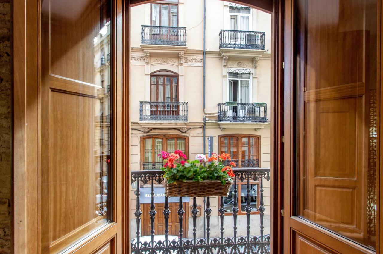 Luxurious & Alluring Home In Historic Town 瓦伦西亚 外观 照片