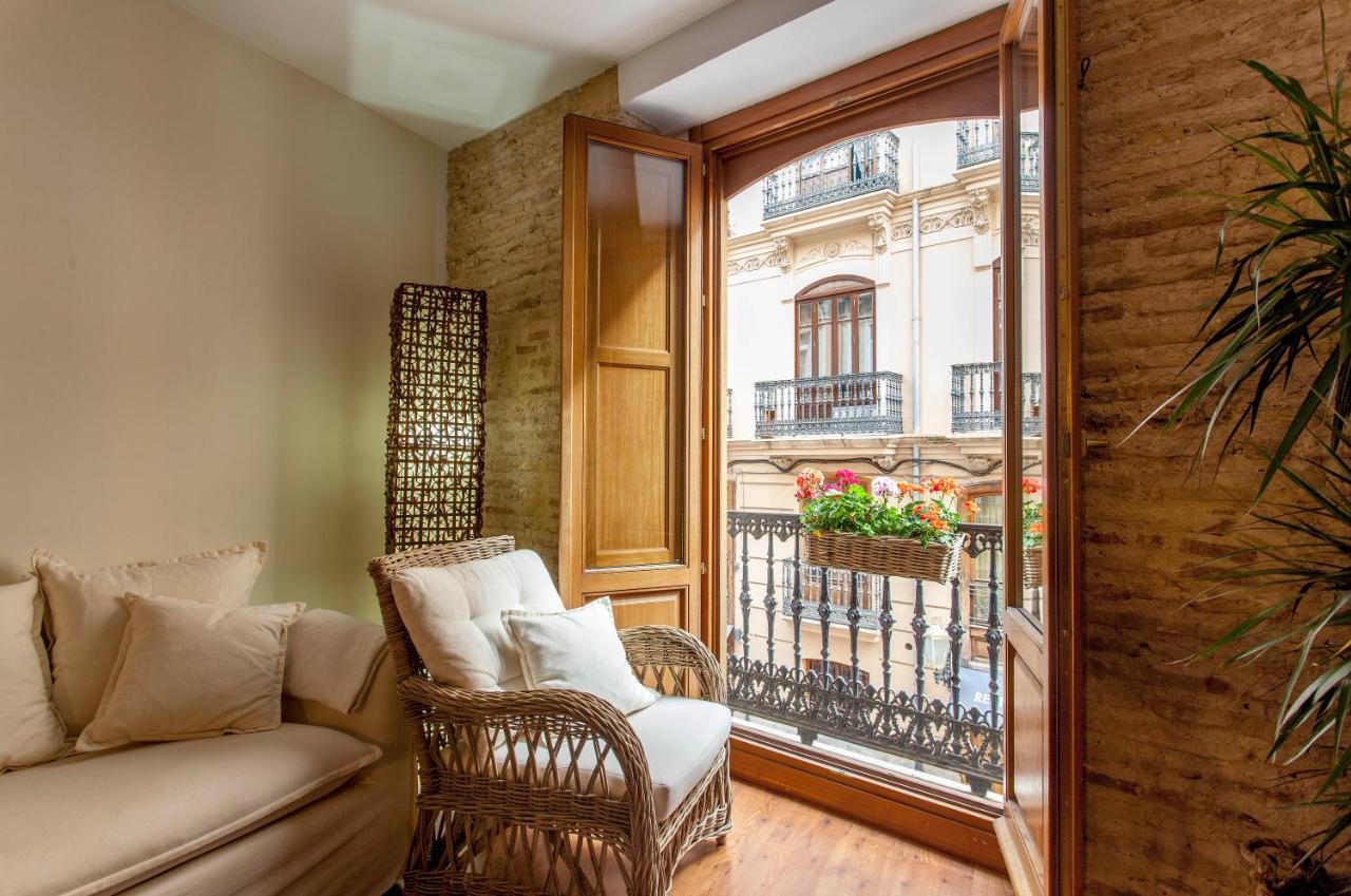 Luxurious & Alluring Home In Historic Town 瓦伦西亚 外观 照片