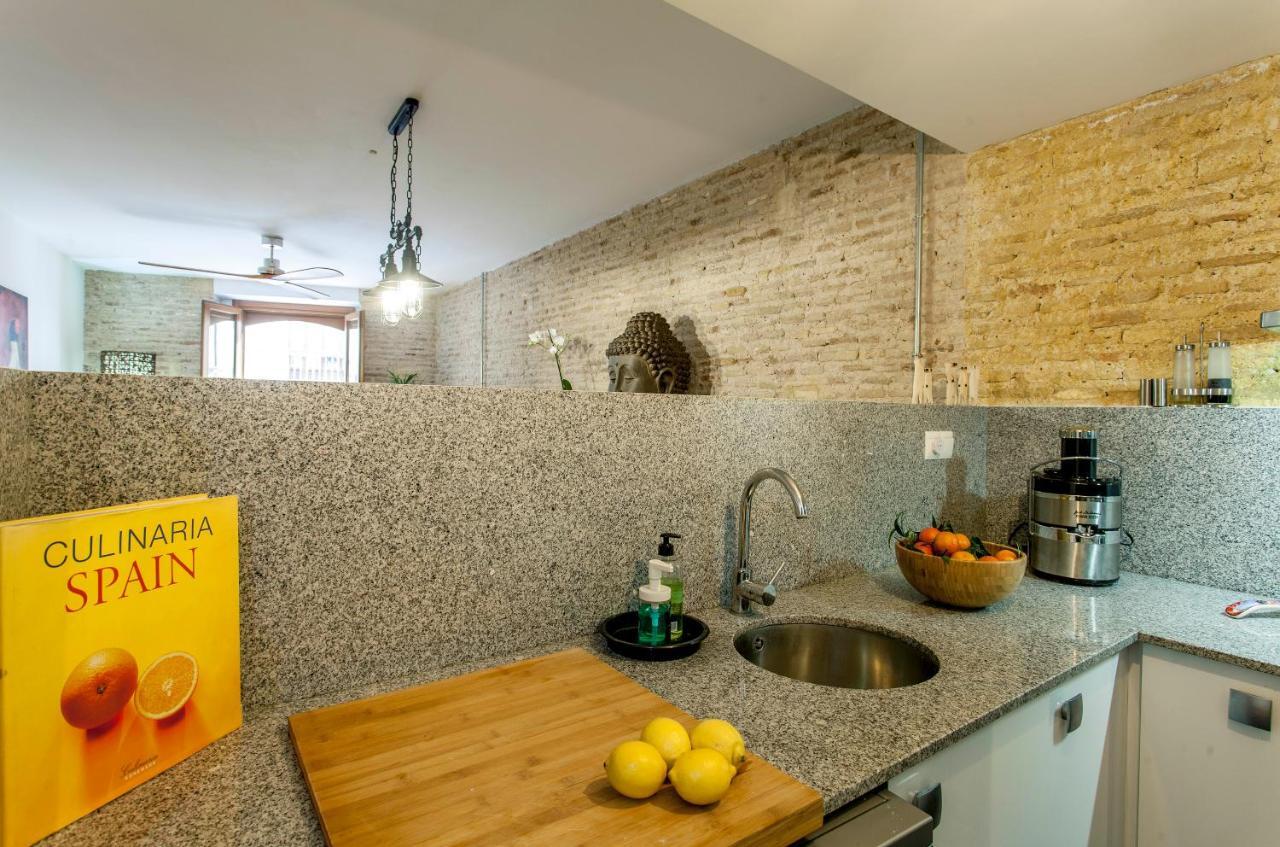 Luxurious & Alluring Home In Historic Town 瓦伦西亚 外观 照片