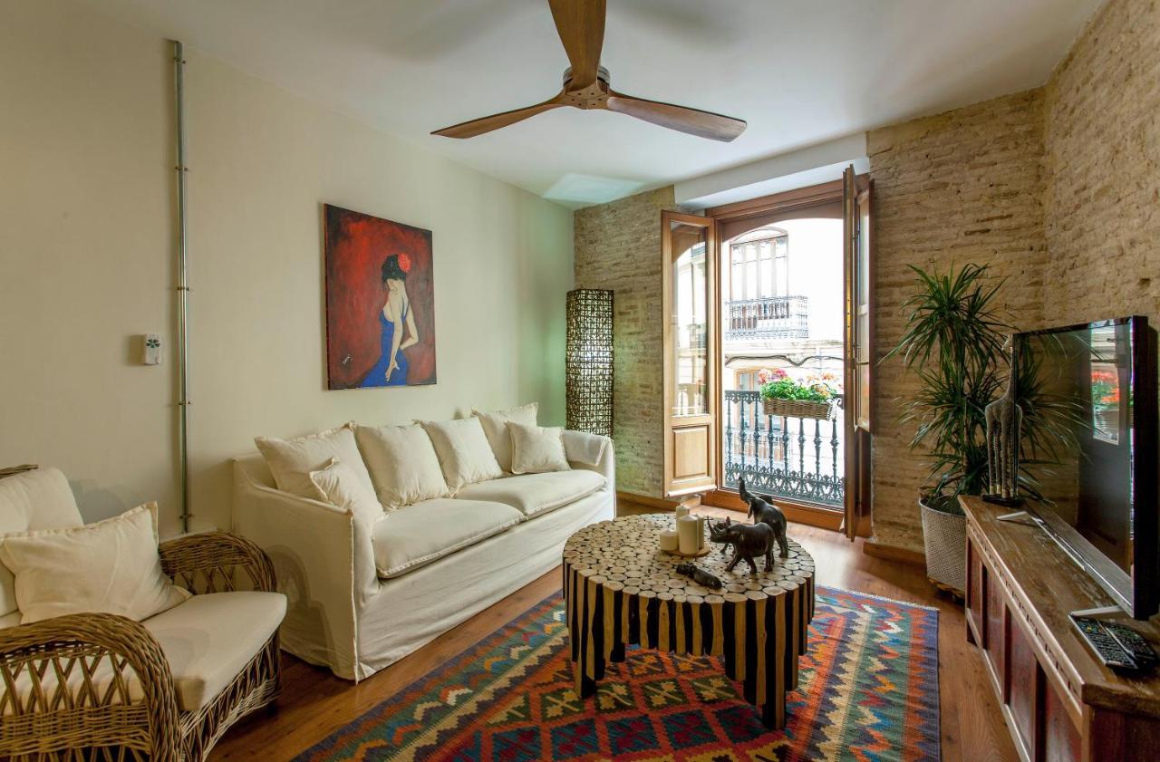 Luxurious & Alluring Home In Historic Town 瓦伦西亚 外观 照片