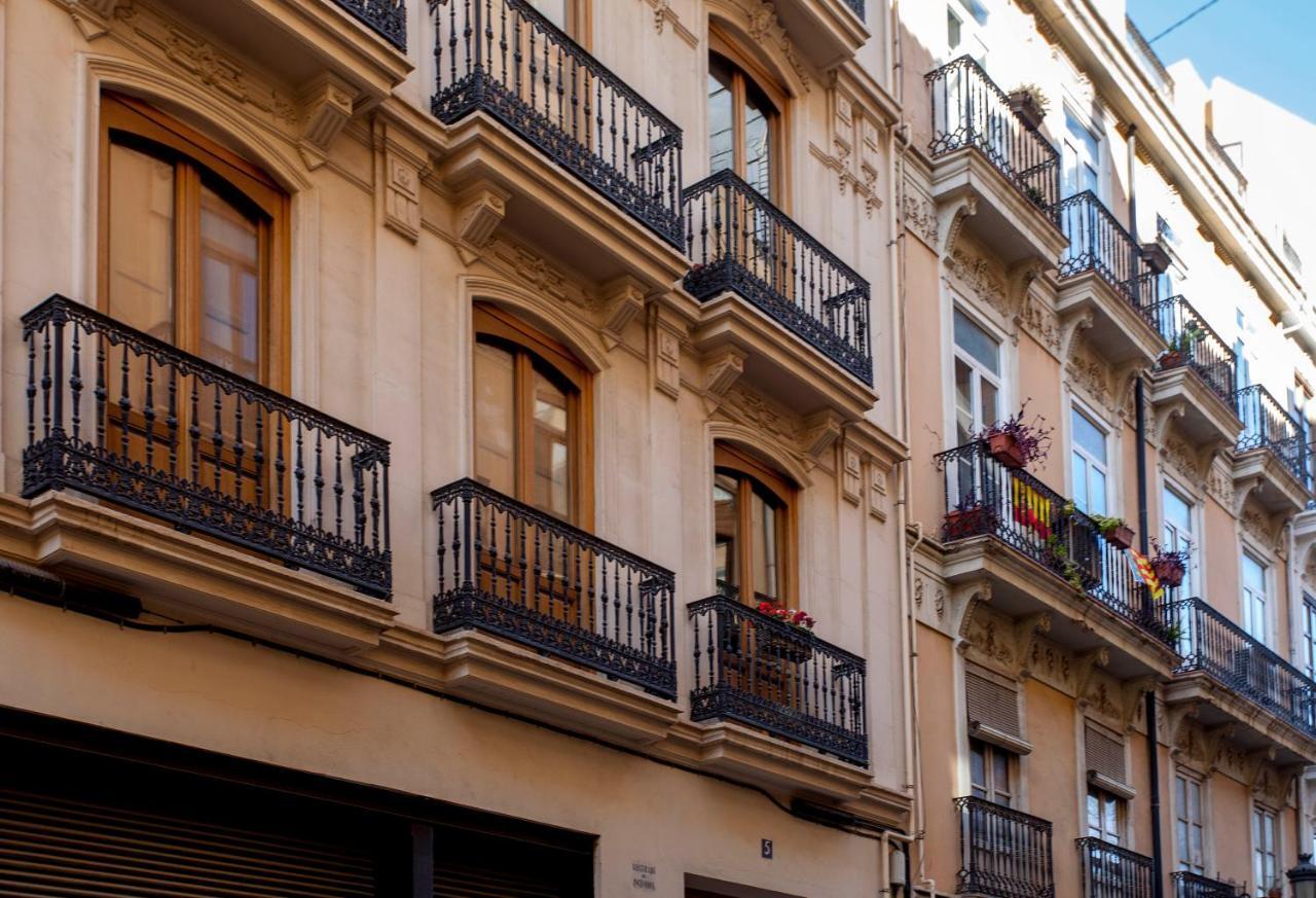 Luxurious & Alluring Home In Historic Town 瓦伦西亚 外观 照片